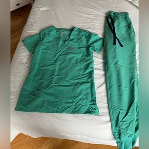 Figs surgical green scrub top/jogger pants xxs top/xxs petite pants